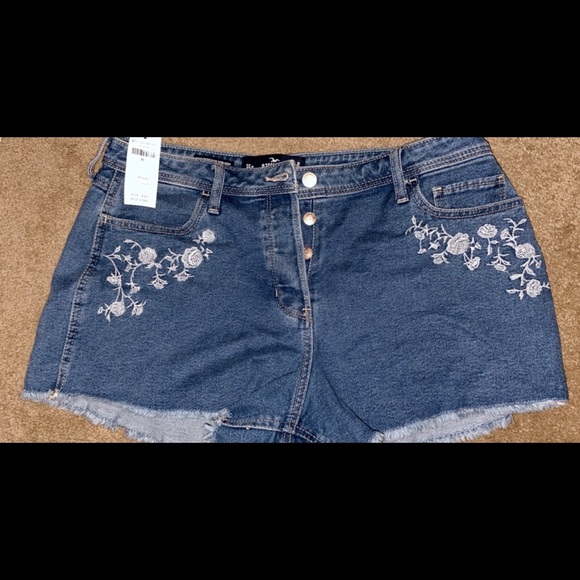 Hollister Denim - MWT holister flower embroidered shorts